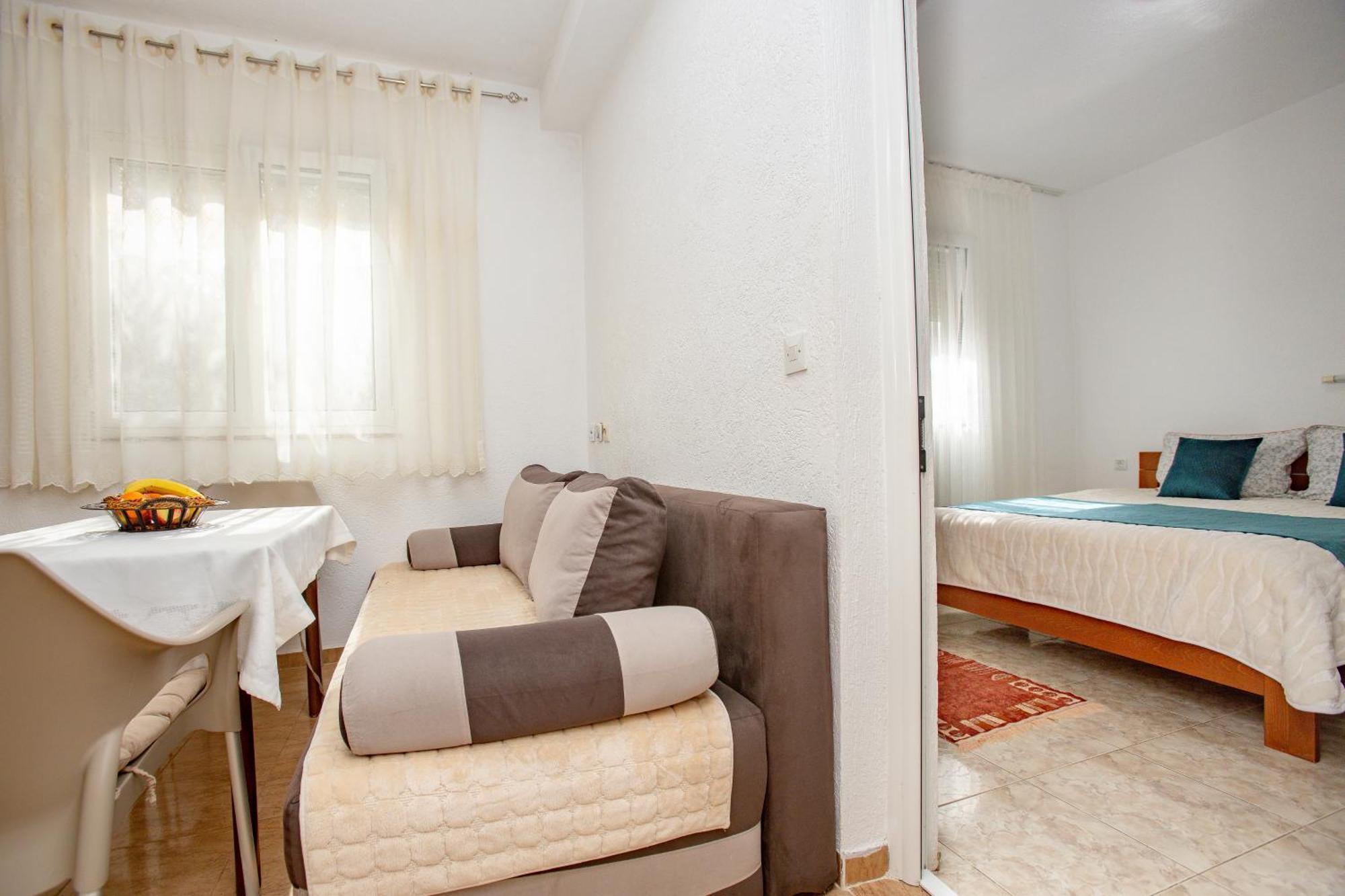 Apartments Oliva Utjeha Bagian luar foto