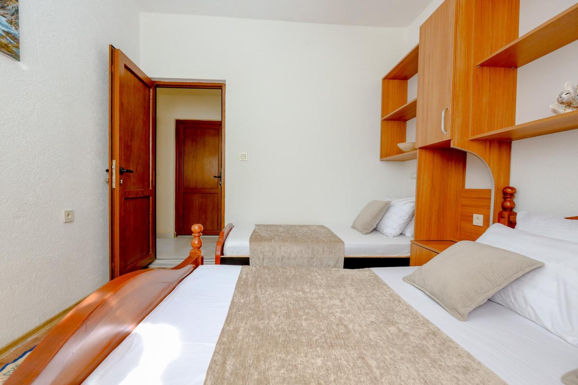 Apartments Oliva Utjeha Bagian luar foto
