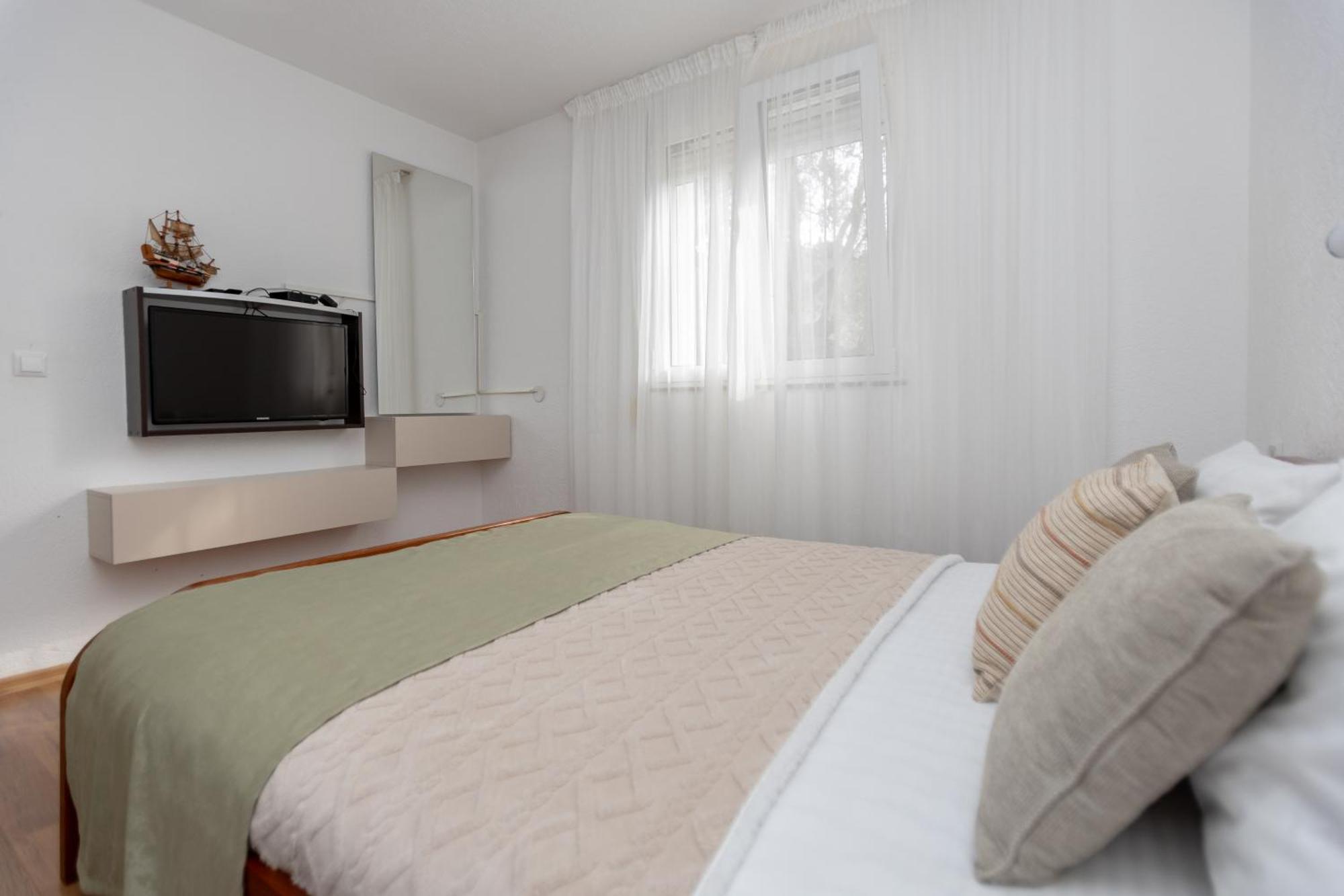Apartments Oliva Utjeha Bagian luar foto